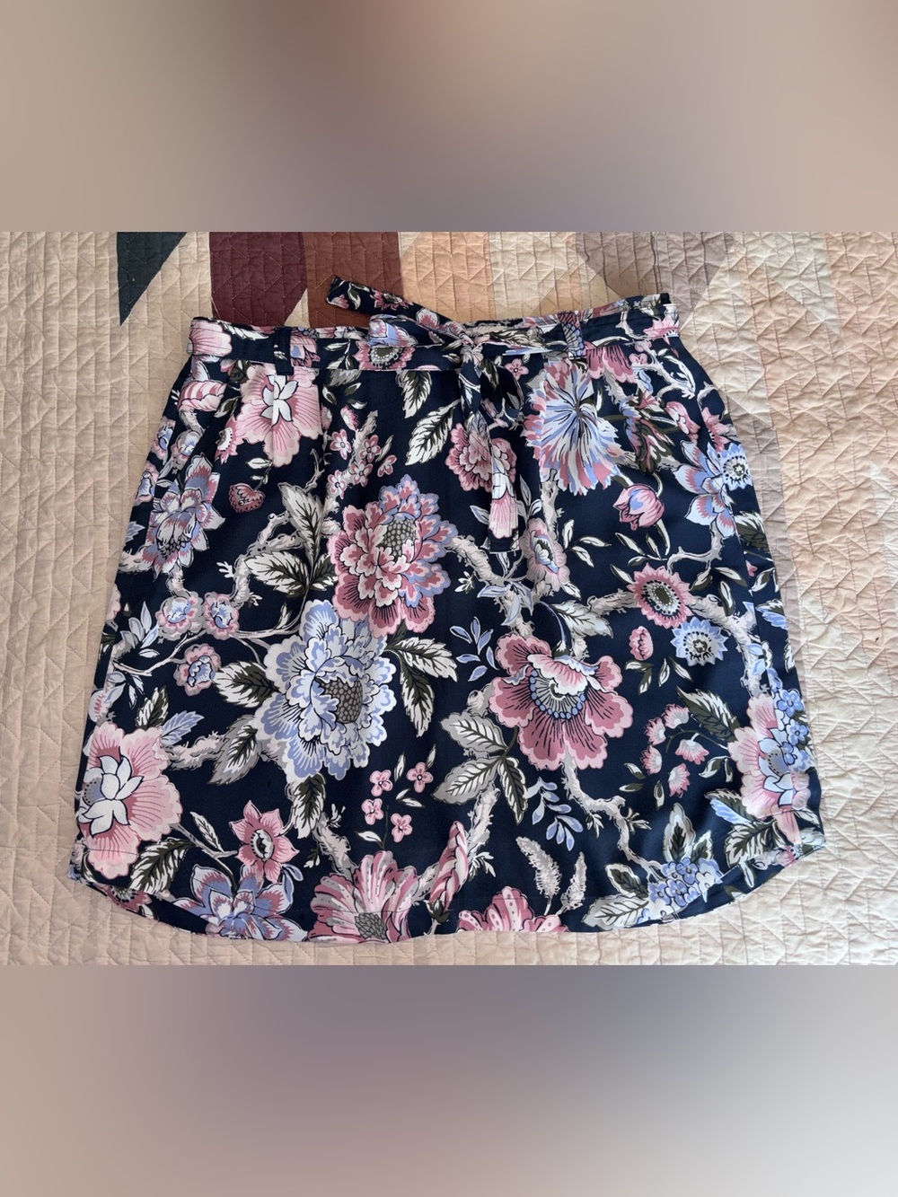 Ann Taylor LOFT Gray Floral Print Knee Length Skirt Sz L